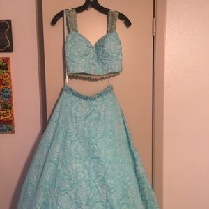 Madison James size 6 but was taken in  to a 4.